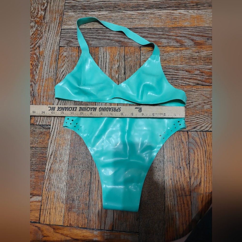 Latex Turquoise Bra Set - Picture 4 of 4